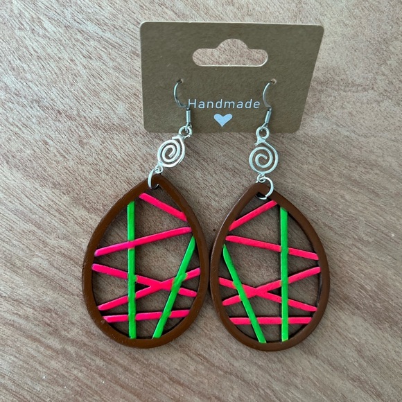 Vibrant Red and Green Geometric Earrings - Picture 4 of 5